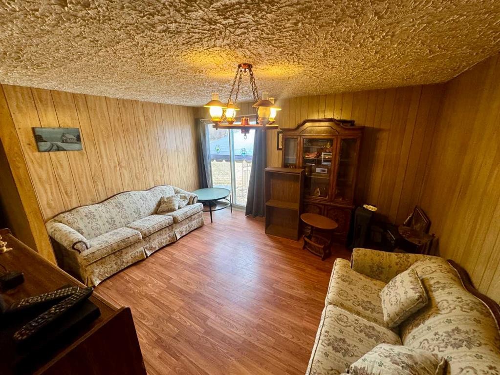 375053A Range Road 5-5, Rural Clearwater County, AB - Indoor Photo Showing Living Room