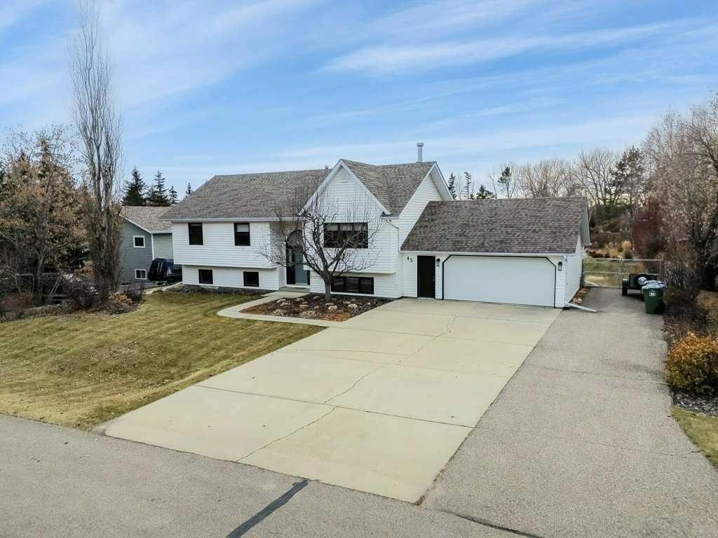 45 Ravenscrag Crescent North, Norglenwold, AB - Outdoor