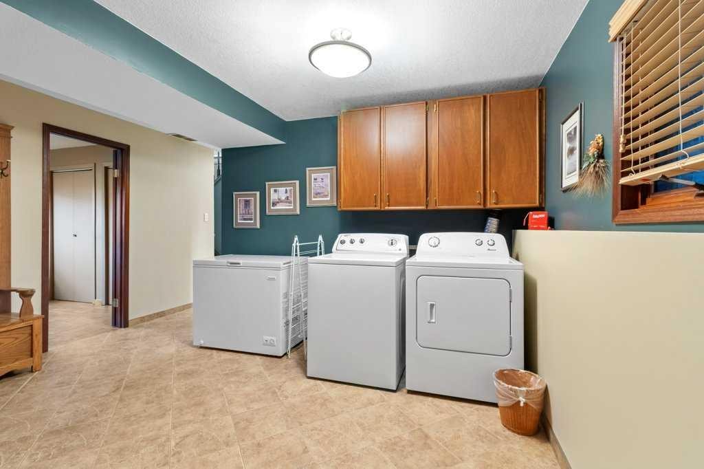 45 Ravenscrag Crescent North, Norglenwold, AB - Indoor Photo Showing Laundry Room