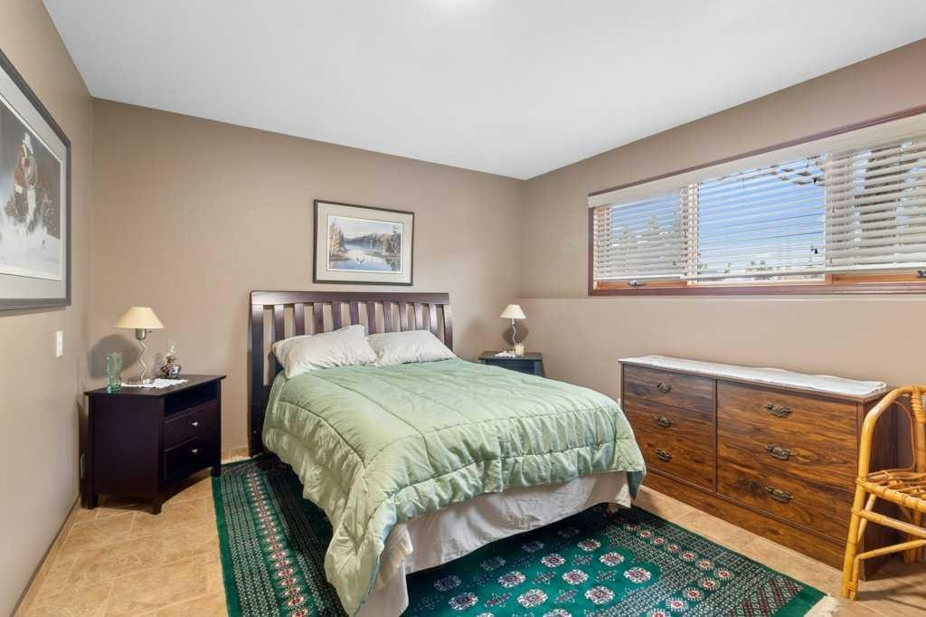 45 Ravenscrag Crescent North, Norglenwold, AB - Indoor Photo Showing Bedroom