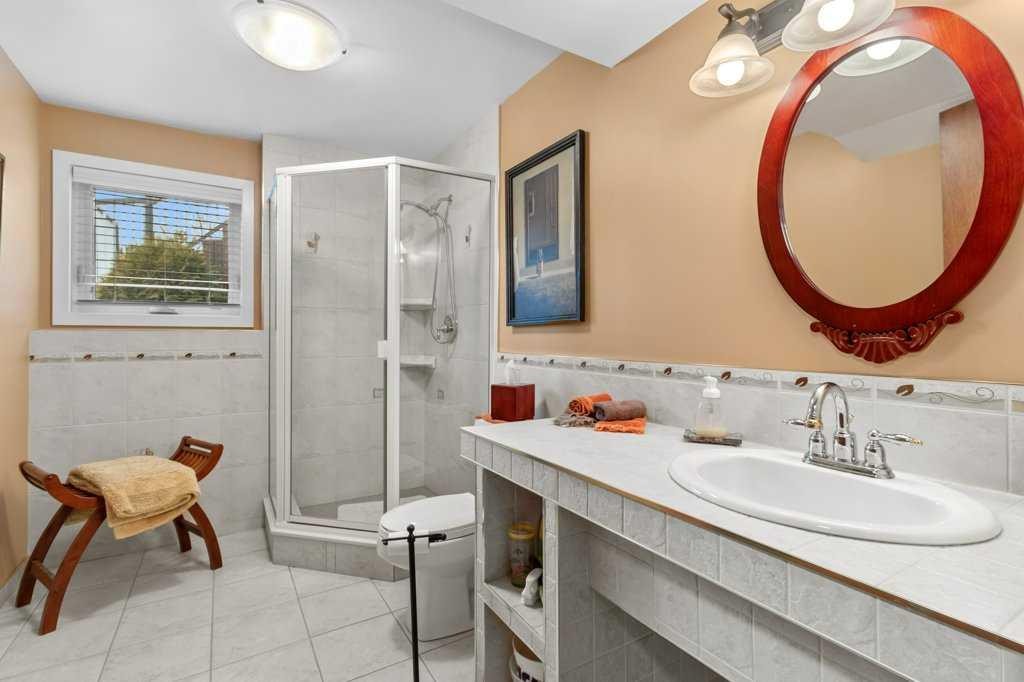45 Ravenscrag Crescent North, Norglenwold, AB - Indoor Photo Showing Bathroom