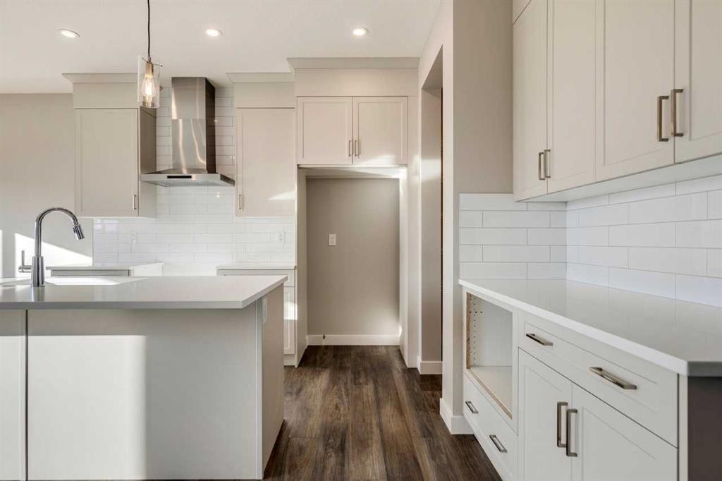 311 Dawson Dock Way, Chestermere, AB - Indoor Photo Showing Kitchen With Upgraded Kitchen