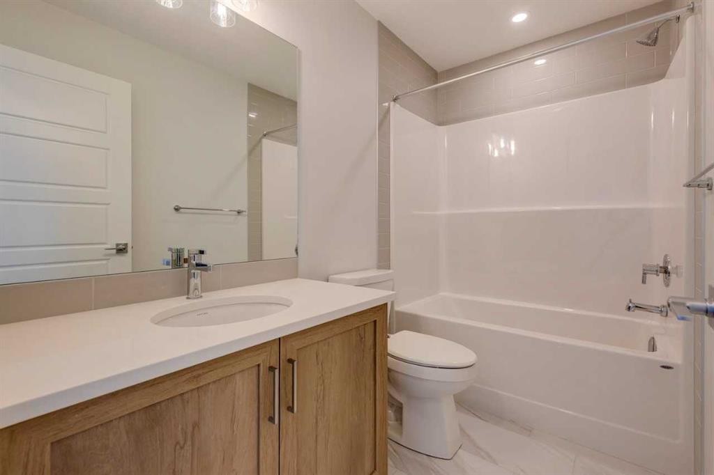 303 Dawson Dock Way, Chestermere, AB - Indoor Photo Showing Bathroom