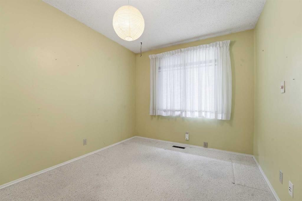 49 Pamely Avenue, Red Deer, AB - Indoor Photo Showing Other Room