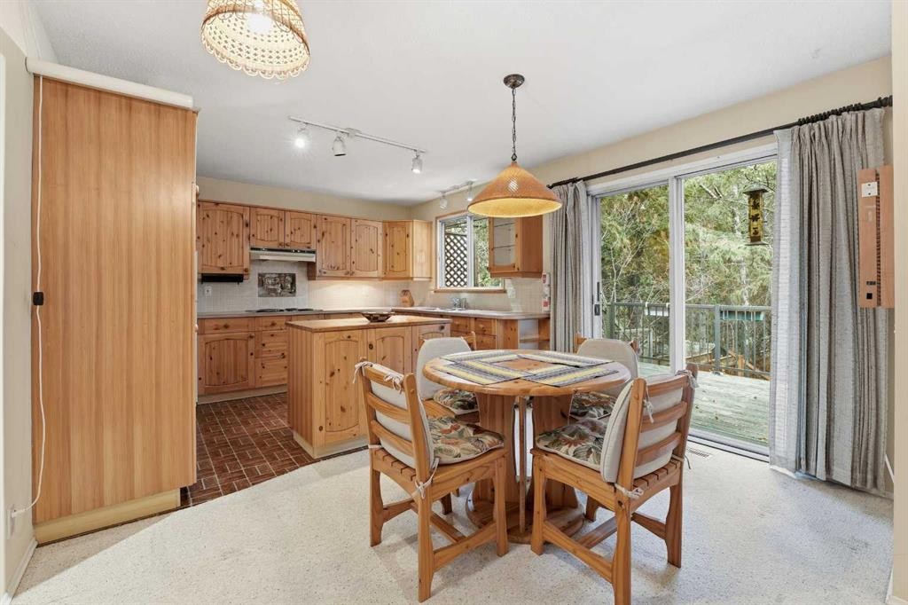 49 Pamely Avenue, Red Deer, AB - Indoor Photo Showing Dining Room