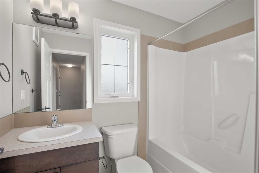 1 Crimson Court, Blackfalds, AB - Indoor Photo Showing Bathroom