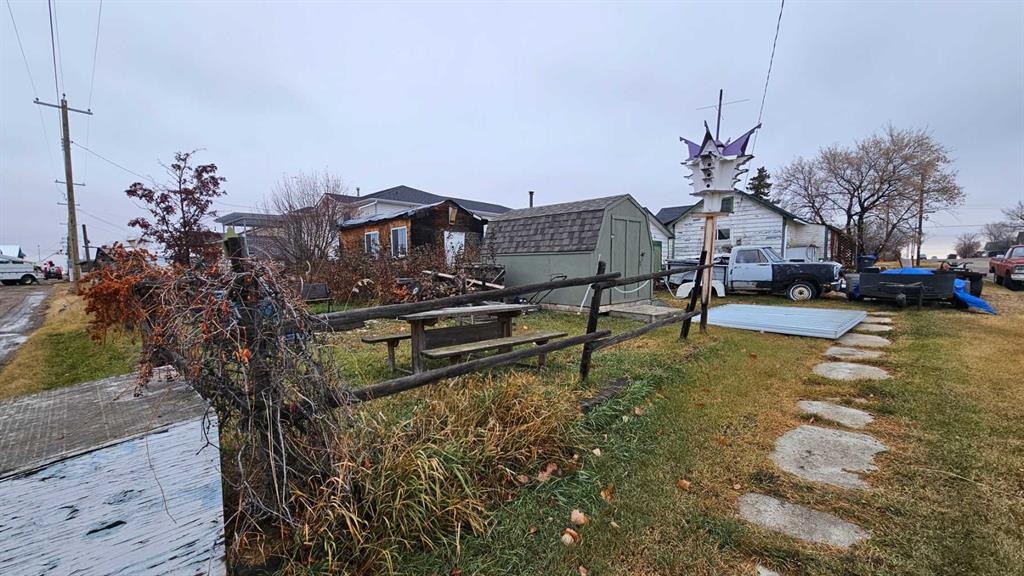 5202 Victoria Avenue, Coronation, AB - Outdoor