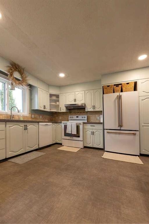 10620 103 Street Close, Fairview, AB - Indoor Photo Showing Kitchen