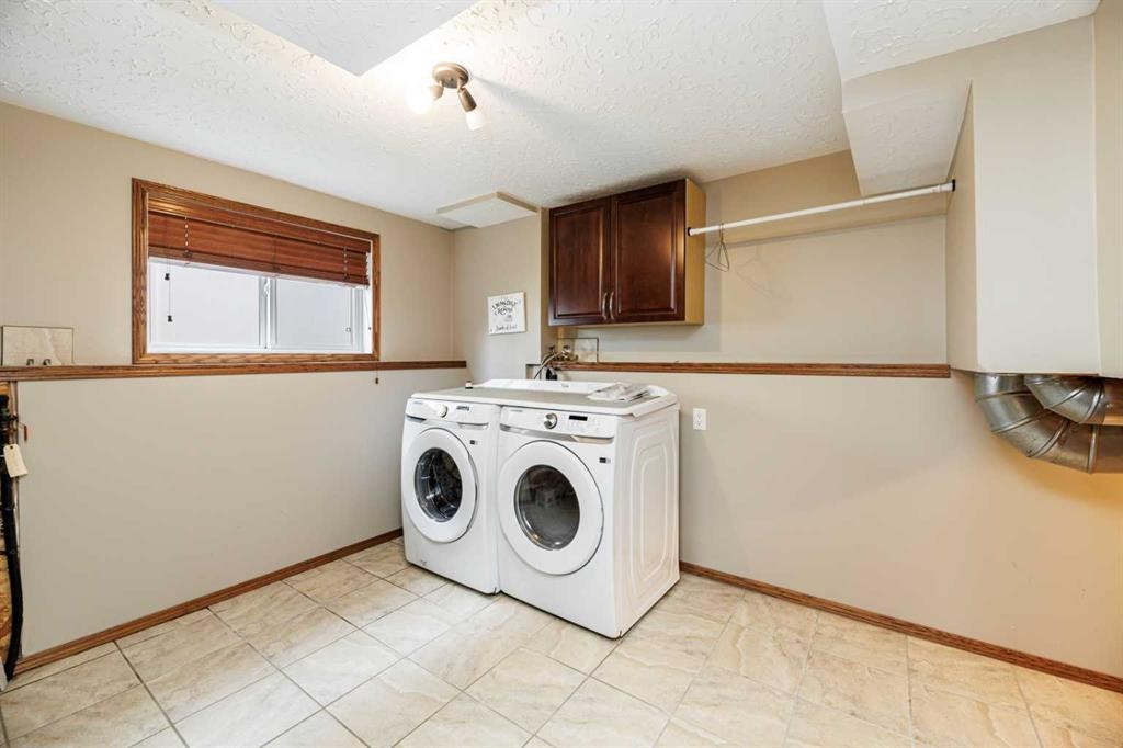 86 Jenner Crescent, Red Deer, AB - Indoor Photo Showing Laundry Room