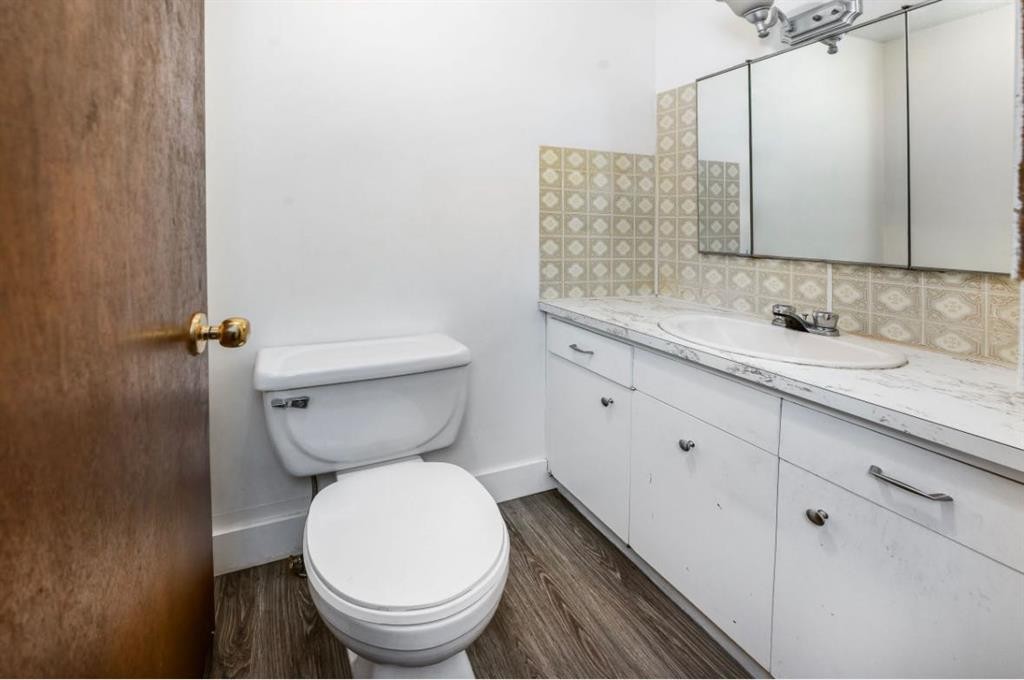 5124 52 Avenue South, Viking, AB - Indoor Photo Showing Bathroom