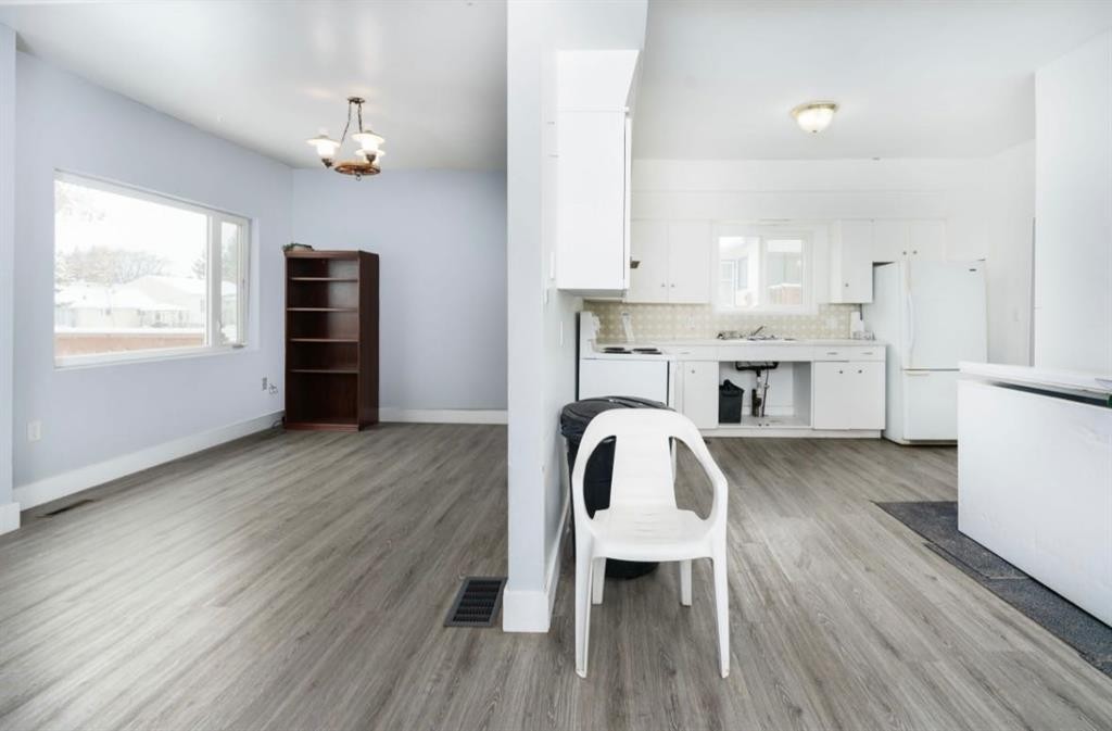 5124 52 Avenue South, Viking, AB - Indoor Photo Showing Kitchen