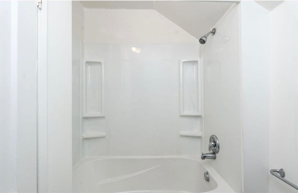 5124 52 Avenue South, Viking, AB - Indoor Photo Showing Bathroom