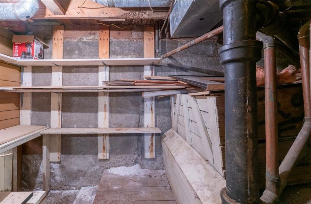 5124 52 Avenue South, Viking, AB -