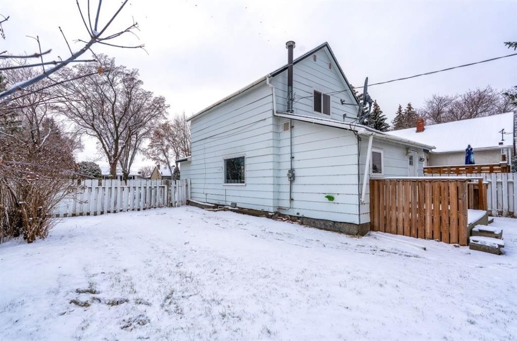 5124 52 Avenue South, Viking, AB - Outdoor