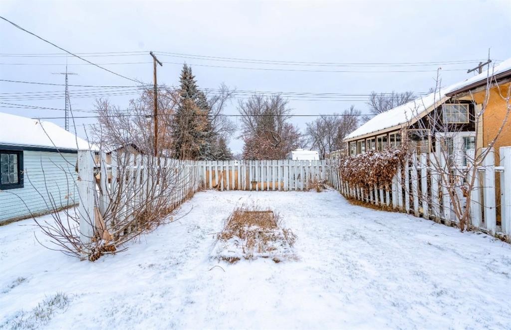 5124 52 Avenue South, Viking, AB - Outdoor