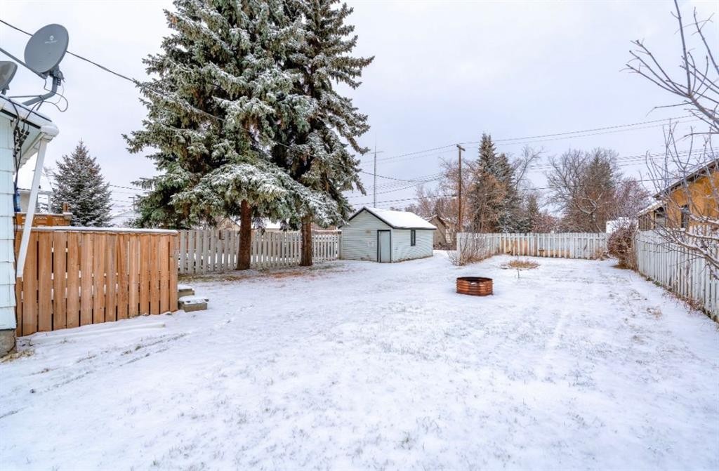 5124 52 Avenue South, Viking, AB - Outdoor