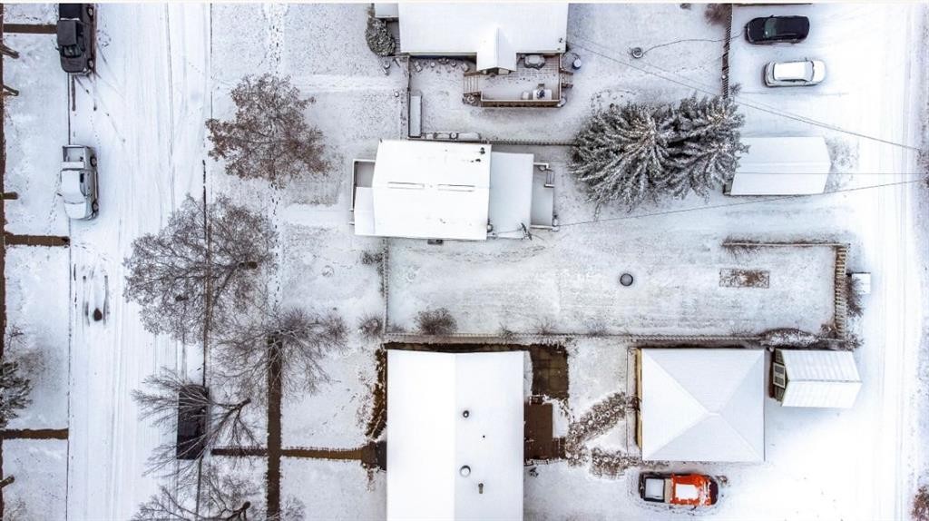 5124 52 Avenue South, Viking, AB -