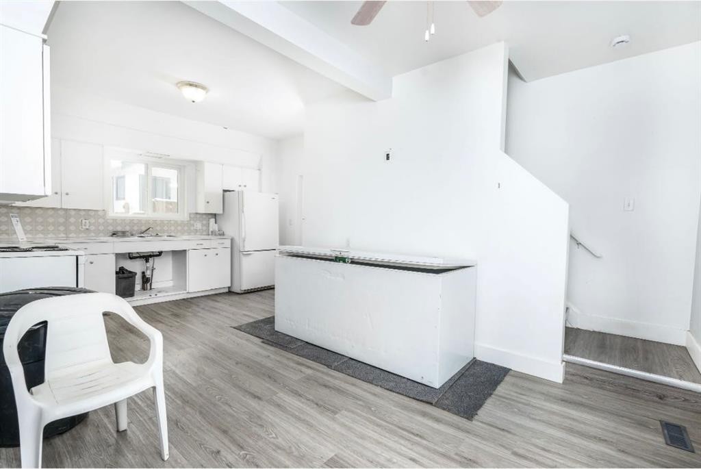 5124 52 Avenue South, Viking, AB - Indoor Photo Showing Kitchen With Upgraded Kitchen