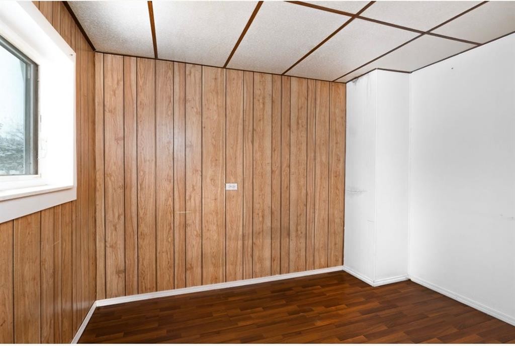 5124 52 Avenue South, Viking, AB - Indoor Photo Showing Other Room