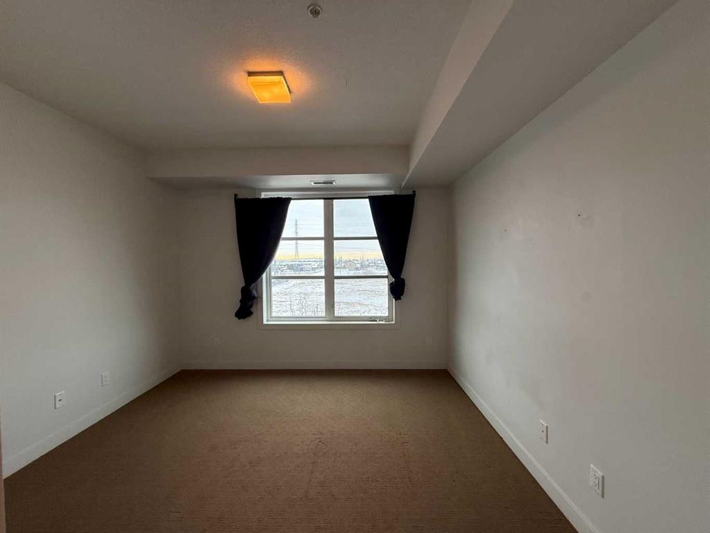 5309-2660 22 Street, Red Deer, AB - Indoor Photo Showing Other Room