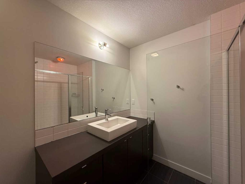 5309-2660 22 Street, Red Deer, AB - Indoor Photo Showing Bathroom