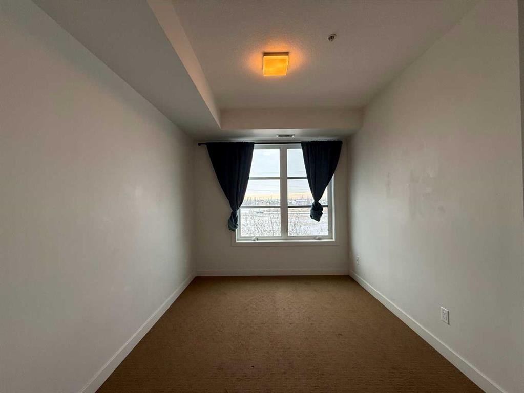 5309-2660 22 Street, Red Deer, AB - Indoor Photo Showing Other Room