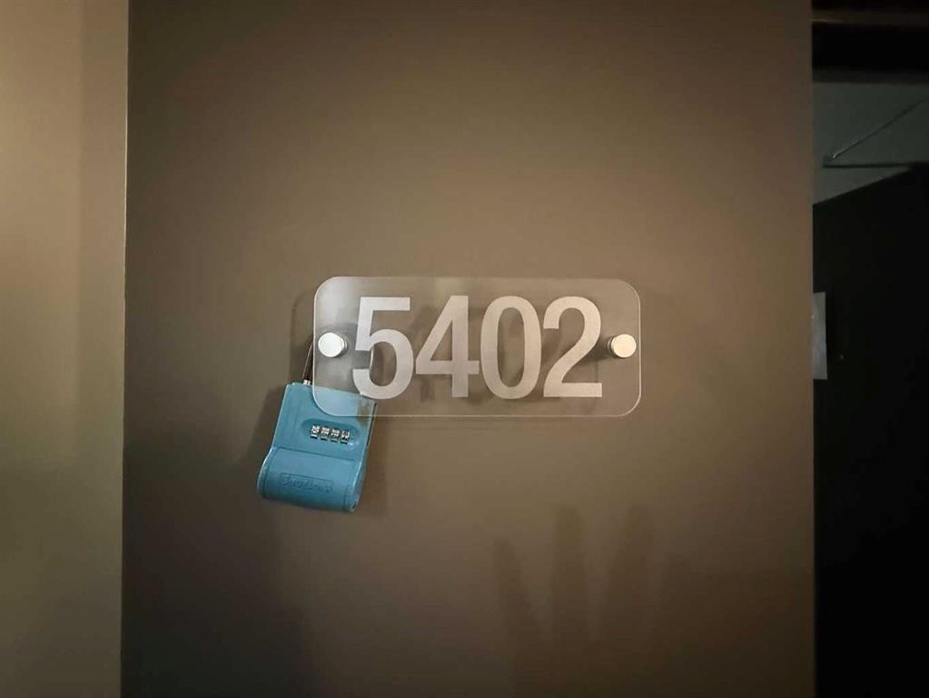 5402-2660 22 Street, Red Deer, AB - Indoor Photo Showing Other Room