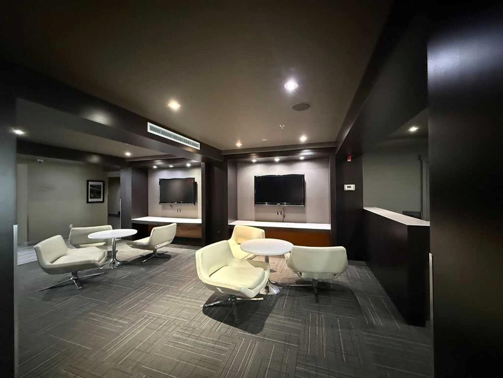 5402-2660 22 Street, Red Deer, AB - Indoor Photo Showing Other Room