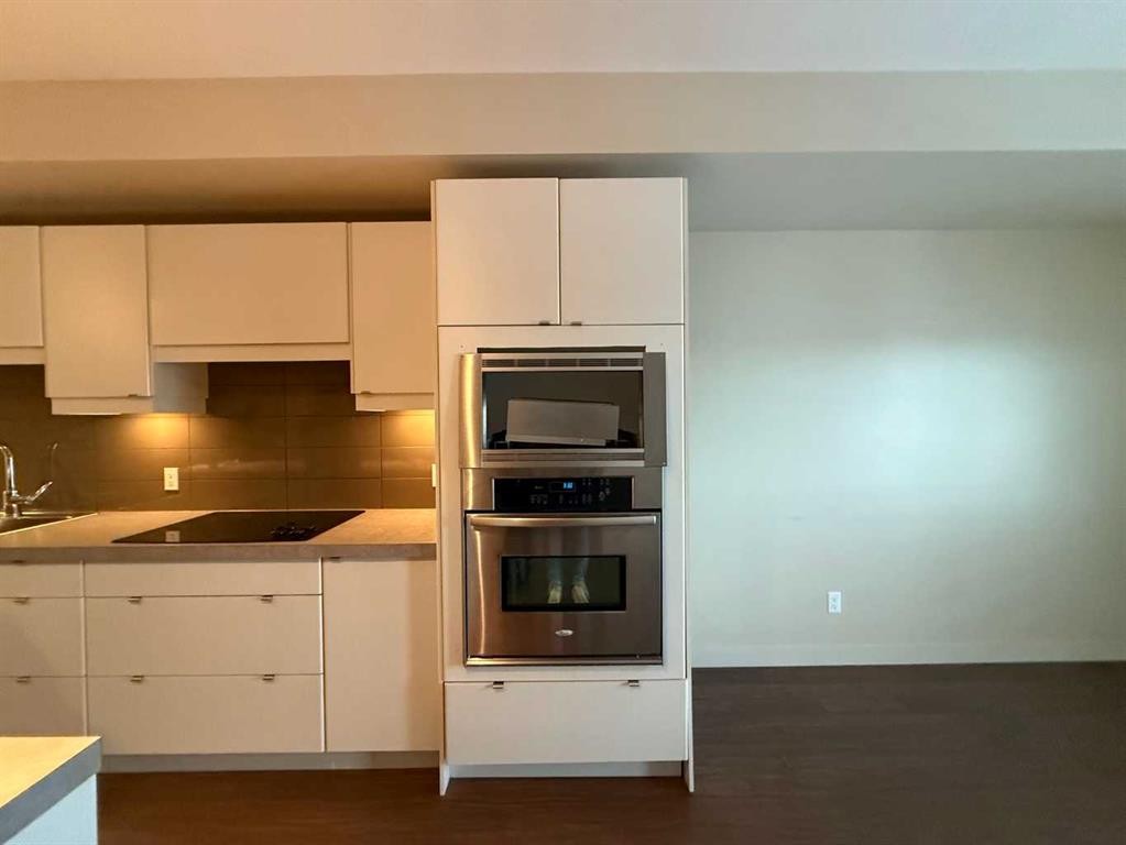 5402-2660 22 Street, Red Deer, AB - Indoor Photo Showing Kitchen