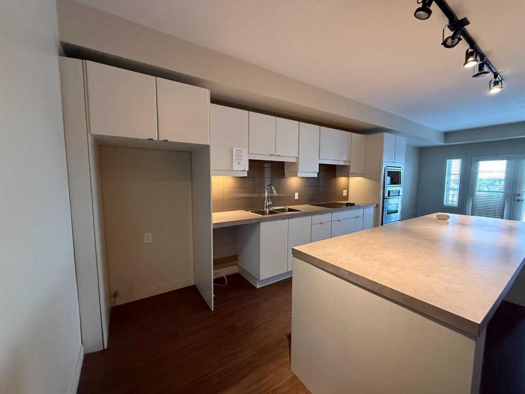 5402-2660 22 Street, Red Deer, AB - Indoor Photo Showing Kitchen With Double Sink