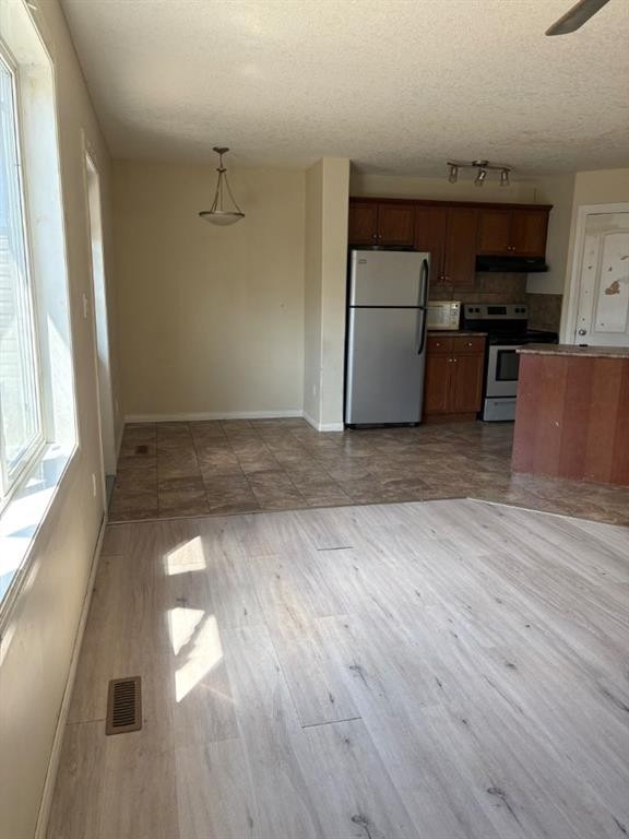 32-6802 50 Avenue, Camrose, AB - Indoor Photo Showing Other Room