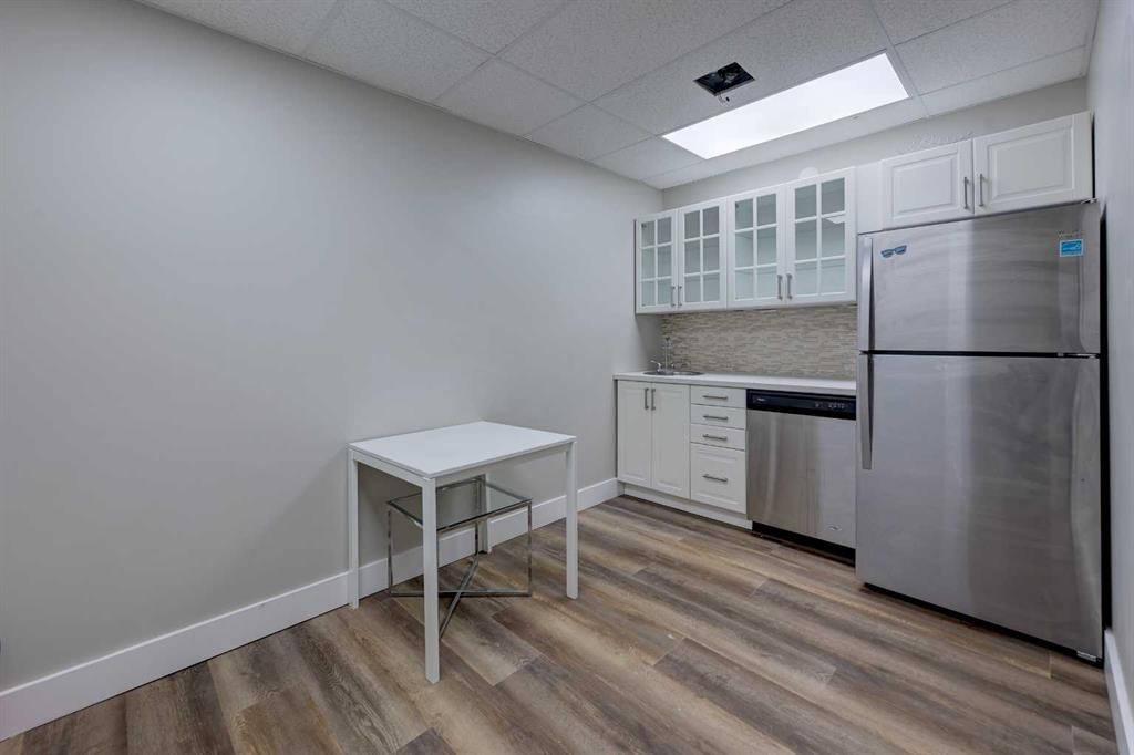 203-5116 52 Street, Red Deer, AB