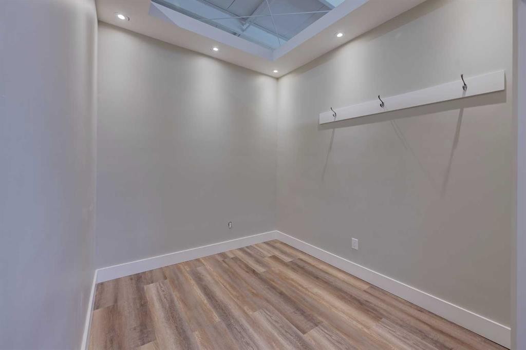 203-5116 52 Street, Red Deer, AB