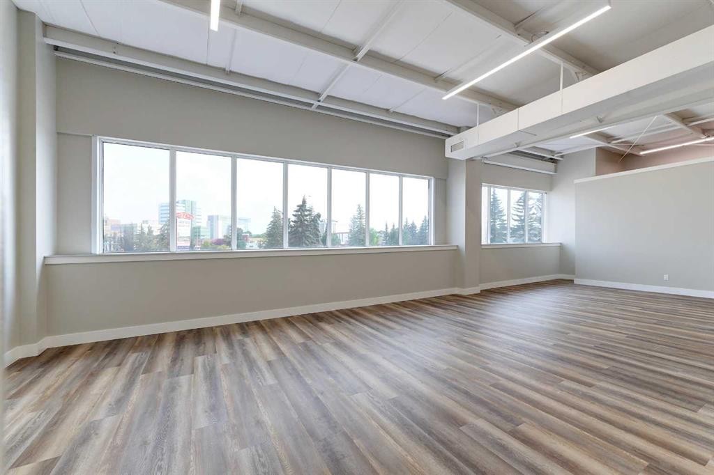 203-5116 52 Street, Red Deer, AB