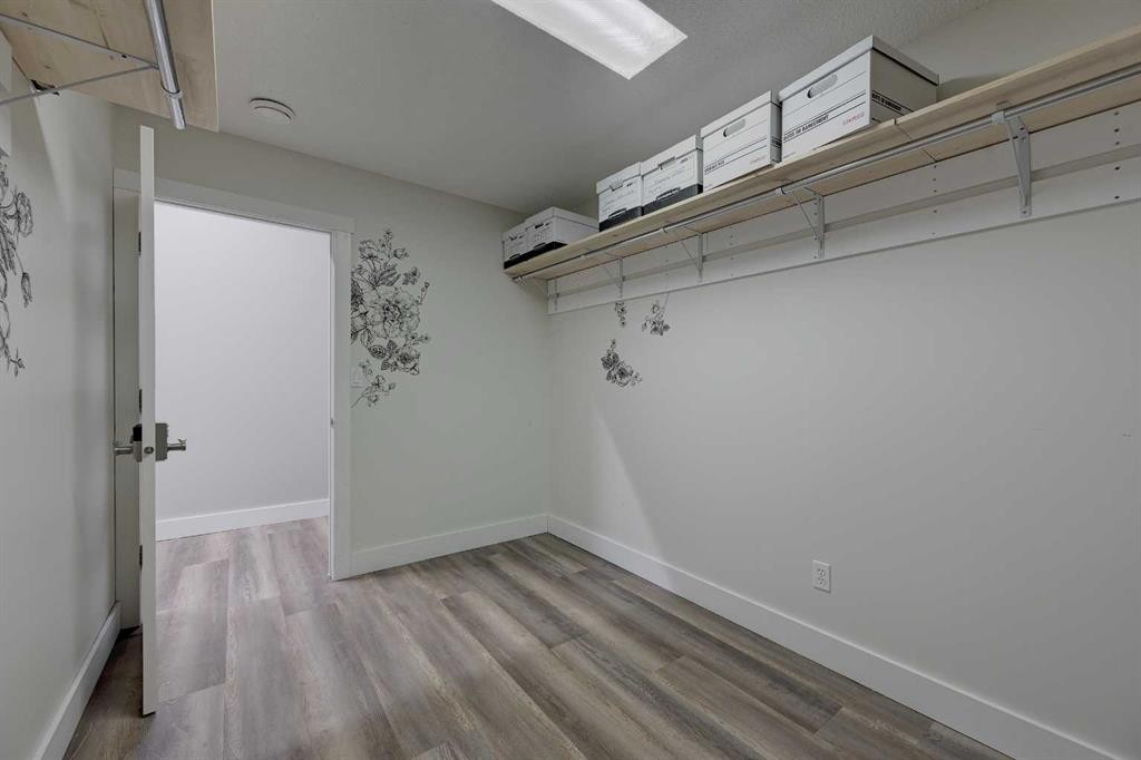 203-5116 52 Street, Red Deer, AB