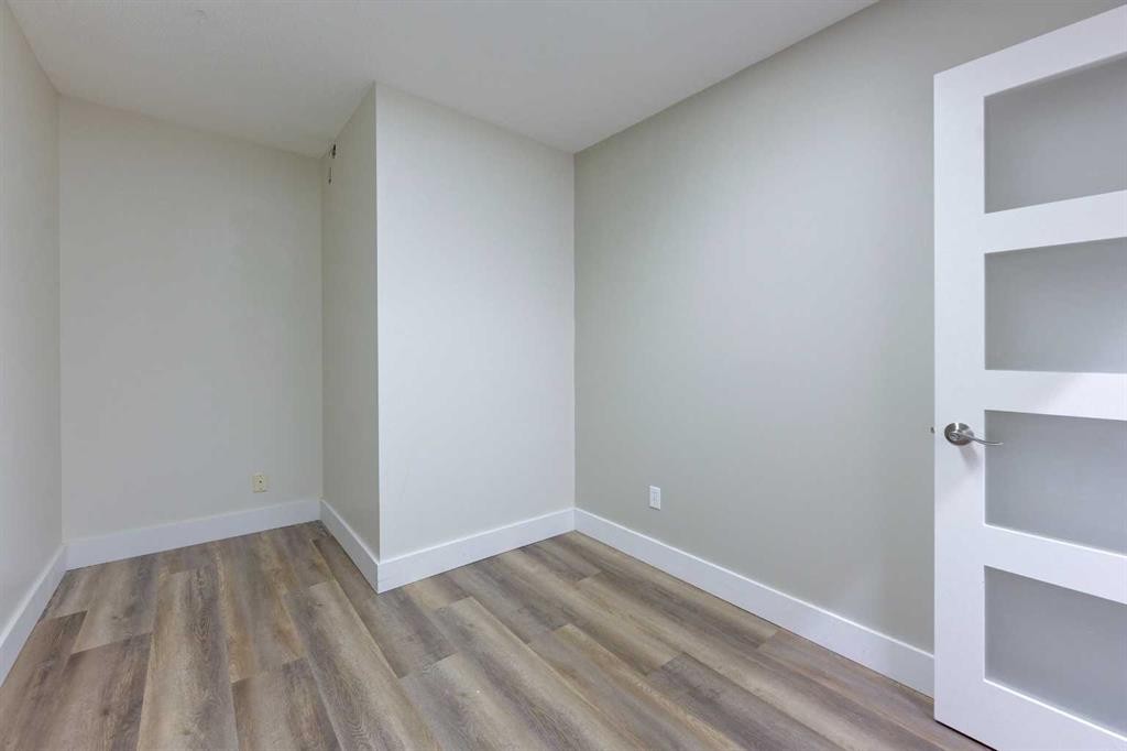 203-5116 52 Street, Red Deer, AB