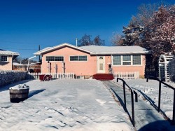 21 Freemont Close Red Deer, AB T4N 4Y5
