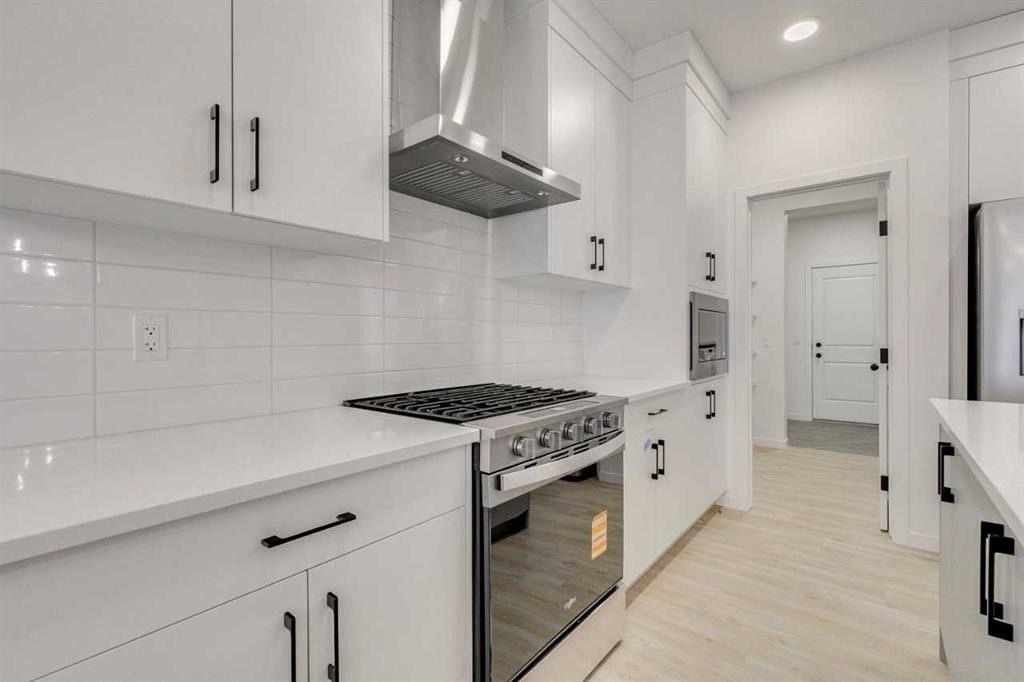 75 Fireside Common, Cochrane, AB - Indoor Photo Showing Kitchen With Upgraded Kitchen