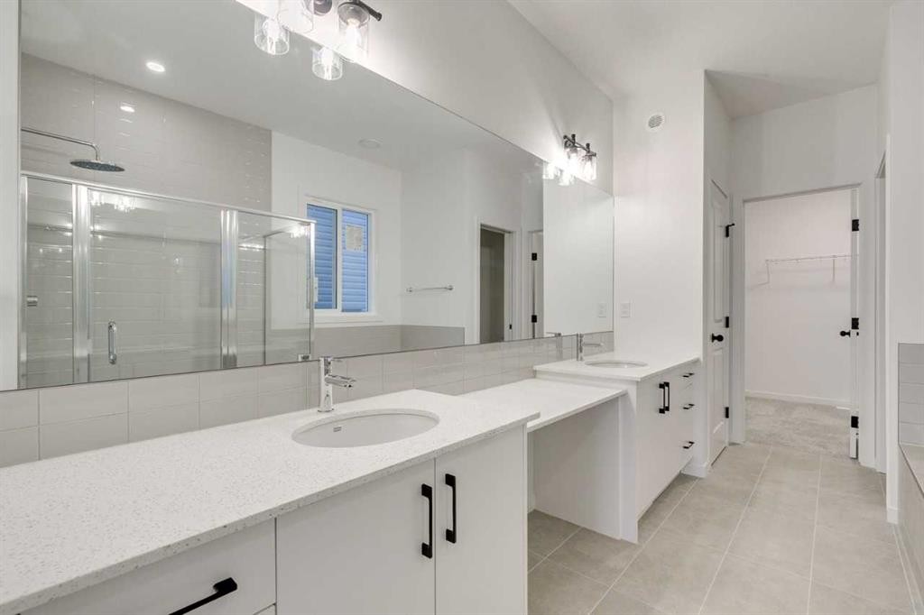 75 Fireside Common, Cochrane, AB - Indoor Photo Showing Bathroom