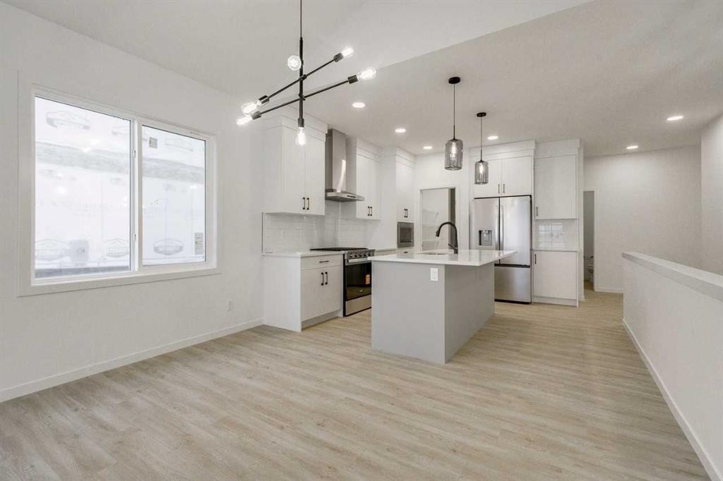 75 Fireside Common, Cochrane, AB - Indoor Photo Showing Kitchen With Upgraded Kitchen