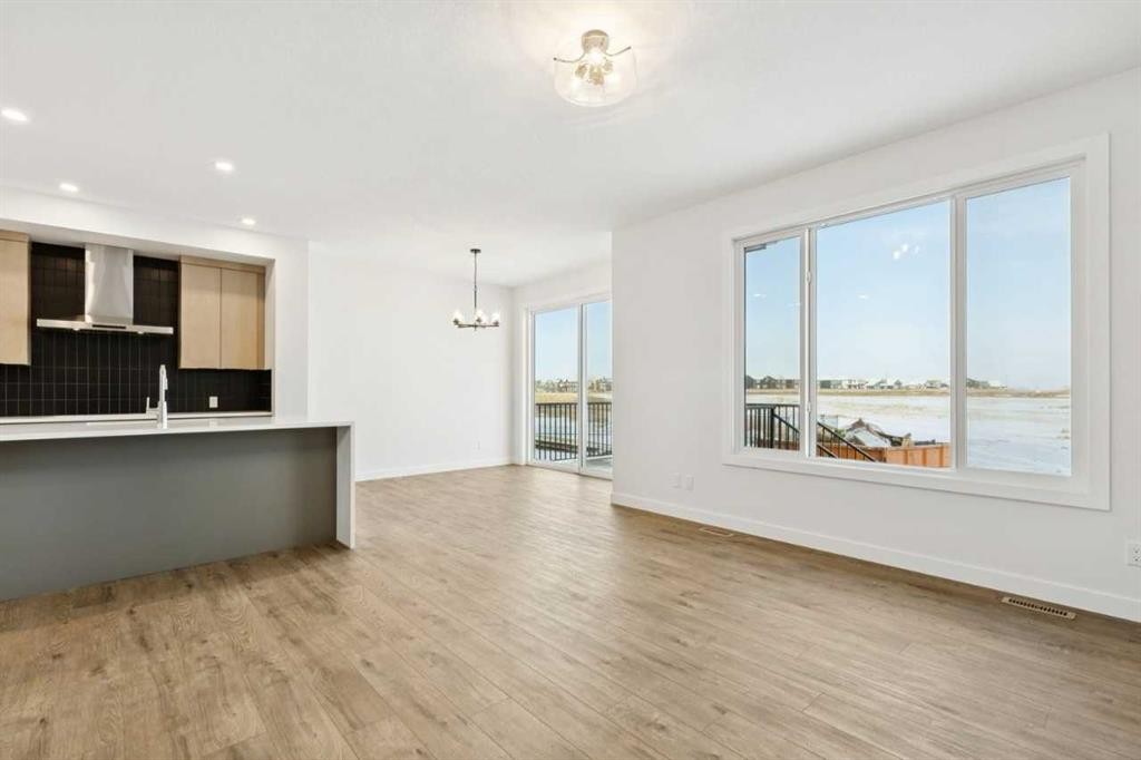 199 Langwell Common Se, Airdrie, AB - Indoor Photo Showing Kitchen