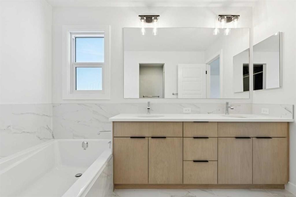 199 Langwell Common Se, Airdrie, AB - Indoor Photo Showing Bathroom