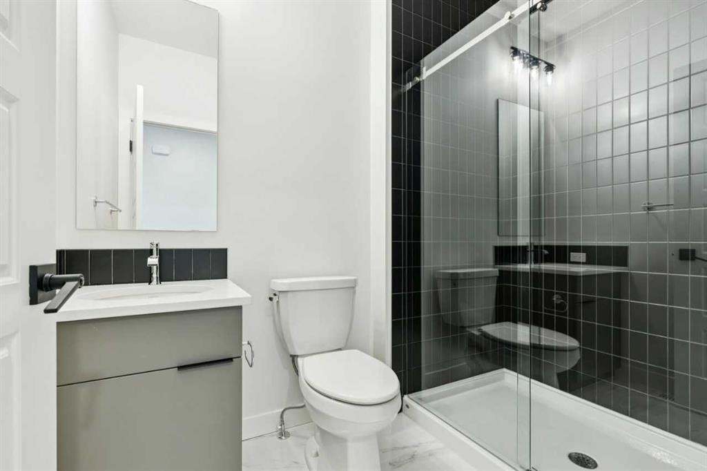 199 Langwell Common Se, Airdrie, AB - Indoor Photo Showing Bathroom