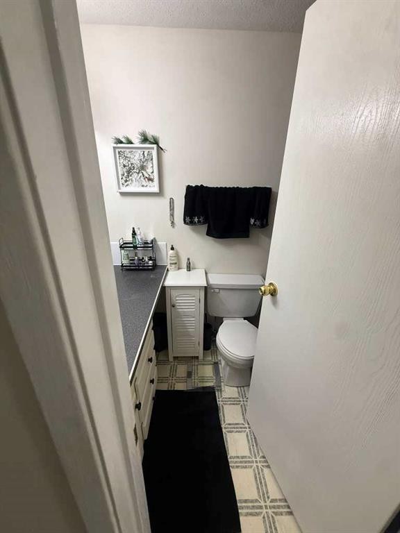 201-5519 Kerry Wood Drive, Red Deer, AB - Indoor Photo Showing Bathroom