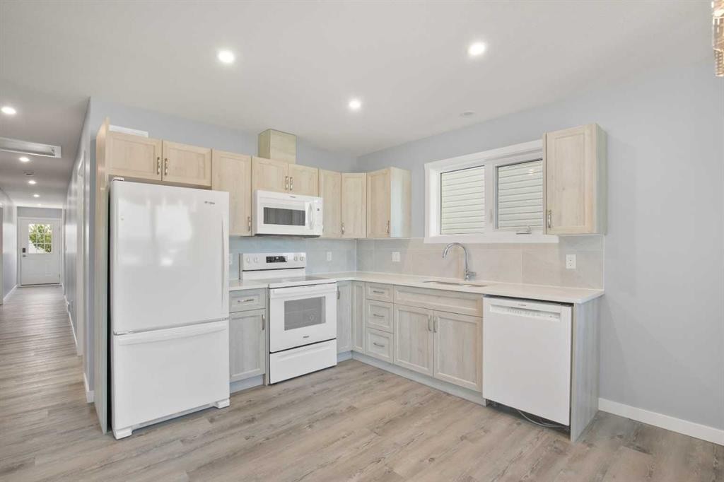 109 Aztec Crescent, Blackfalds, AB - Indoor Photo Showing Kitchen