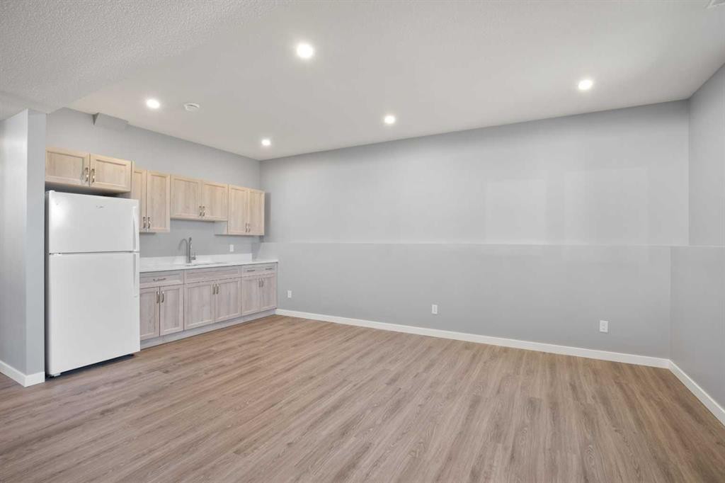 109 Aztec Crescent, Blackfalds, AB - Indoor Photo Showing Kitchen