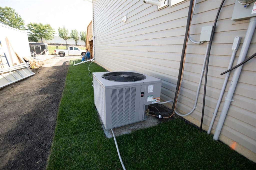 109 Aztec Crescent, Blackfalds, AB - Outdoor With Exterior