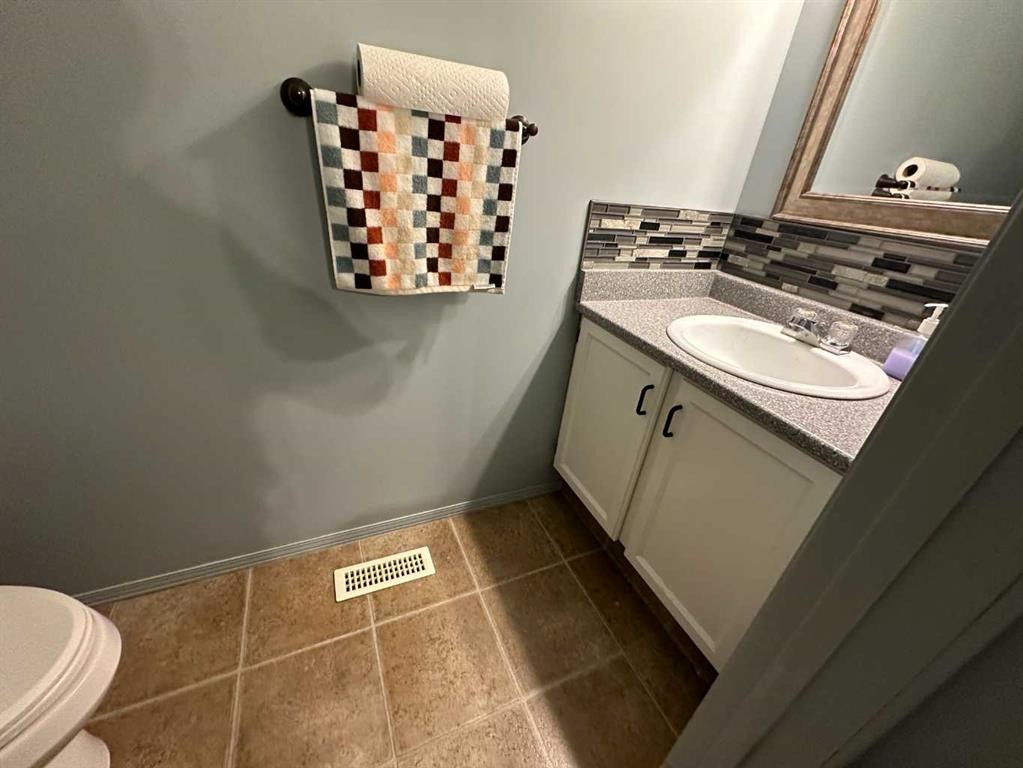 A & B-4923 53 Street, Rocky Mountain House, AB - Indoor Photo Showing Bathroom