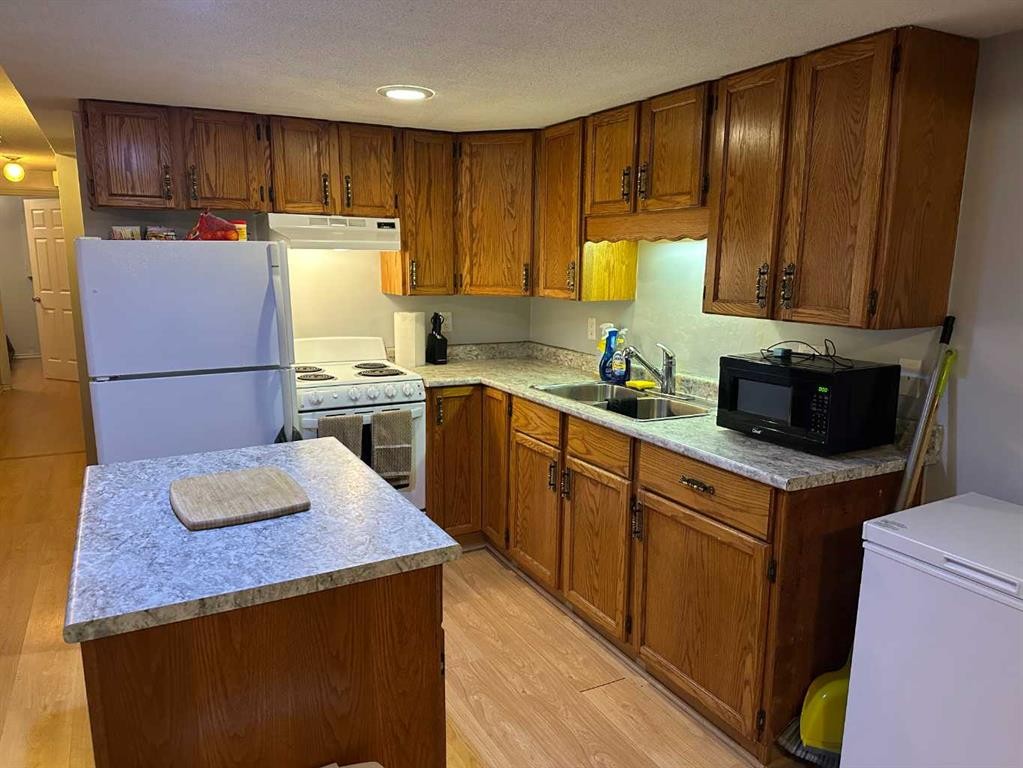 A & B-4923 53 Street, Rocky Mountain House, AB - Indoor Photo Showing Kitchen With Double Sink