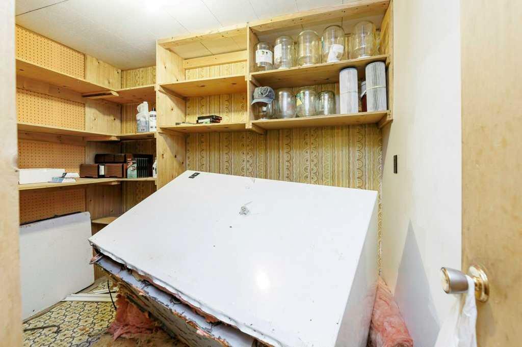 4804 Broadway Avenue, Blackfalds, AB - Indoor